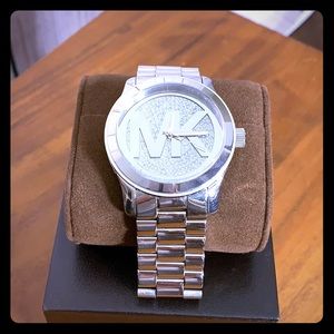 Michael kors authentic watch for women.